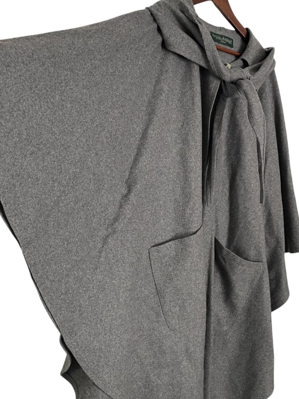 Vintage Harve Benard Cape Poncho Jacket One Size Gray Wool Scarf Tie Capelet